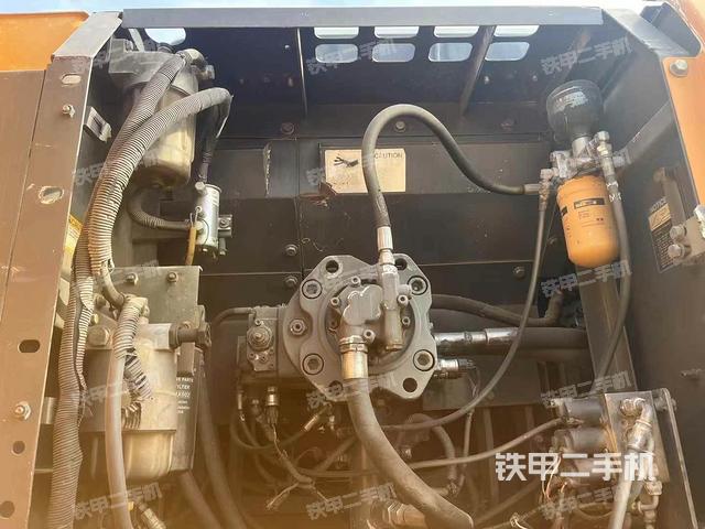 液壓泵艙室正面整體（整機(jī)外觀）