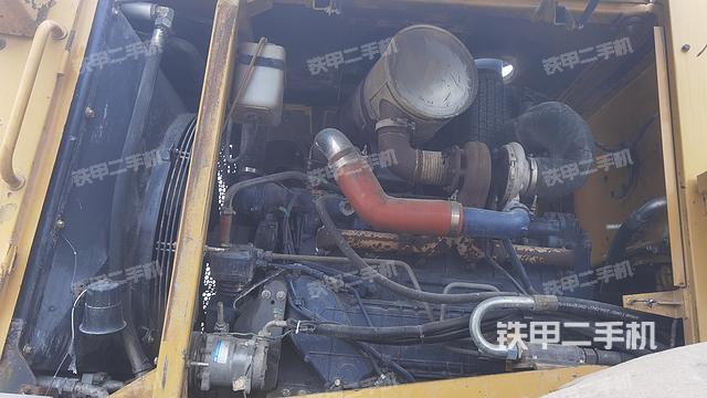 發(fā)動(dòng)機(jī)右側(cè)（整機(jī)外觀及大件）