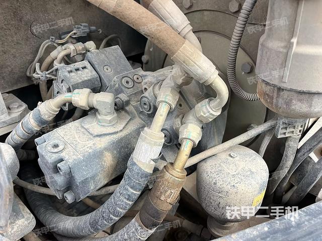 液壓泵艙室正面整體(整機(jī)外觀) 液壓泵艙室正面整體(整機(jī)外觀)