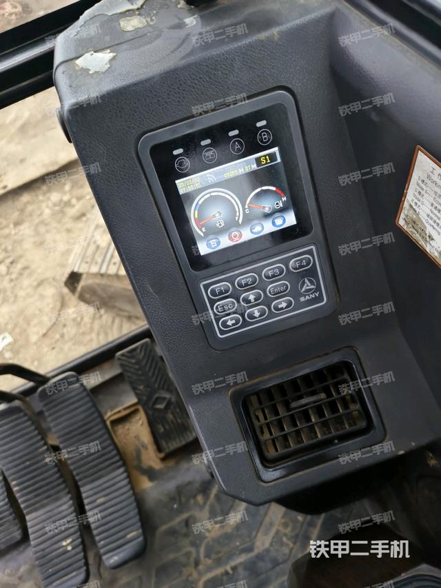 座椅左側(cè)控制臺/音響/含左手柄（駕駛室部分）