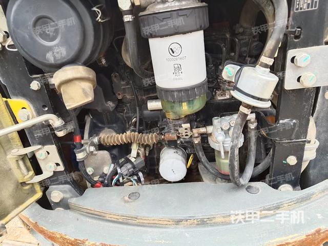 液壓泵艙室正面整體（整機(jī)外觀）