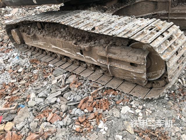 大臂根部?斜視(工作和回轉(zhuǎn)裝置) 大臂根部?斜視(工作和回轉(zhuǎn)裝置)