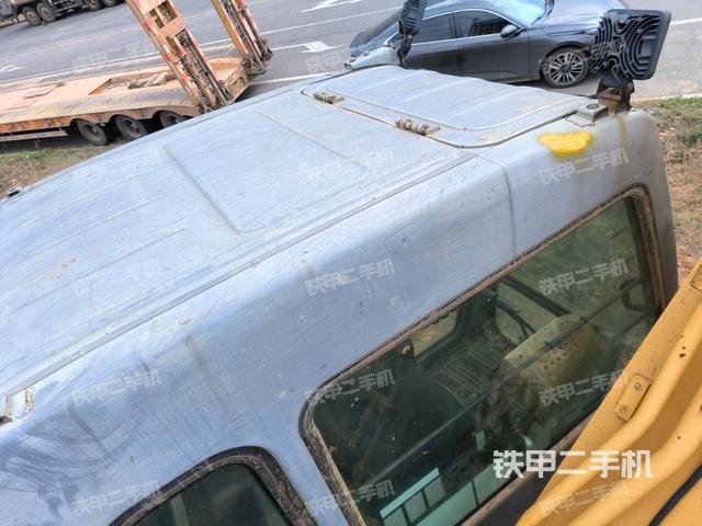 中央回轉(zhuǎn)接頭特寫(xiě)（上車(chē)部件）