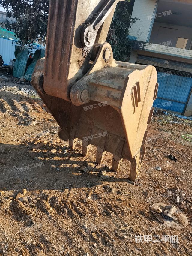 鏟斗右后整體（工作和回轉(zhuǎn)裝置）