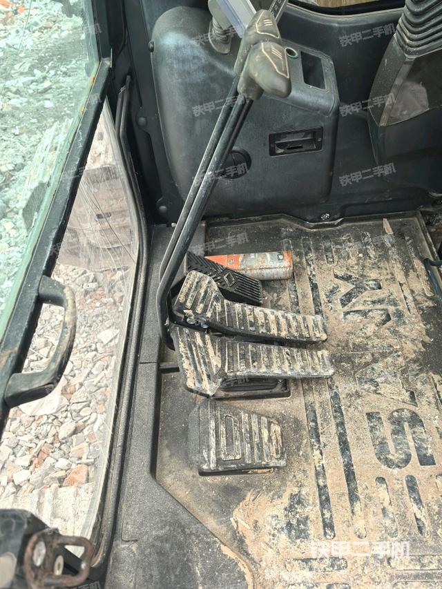 座椅右側(cè)控制臺(tái)/鑰匙門/油門/含右手柄(駕駛室部分) 座椅右側(cè)控制臺(tái)/鑰匙門/油門/含右手柄(駕駛室部分)