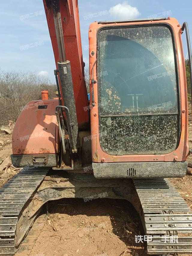 轉(zhuǎn)盤和下車架正前（工作和回轉(zhuǎn)裝置）