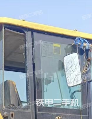 駕駛室操作臺(tái)(整機(jī)外觀及大件) 駕駛室操作臺(tái)(整機(jī)外觀及大件)