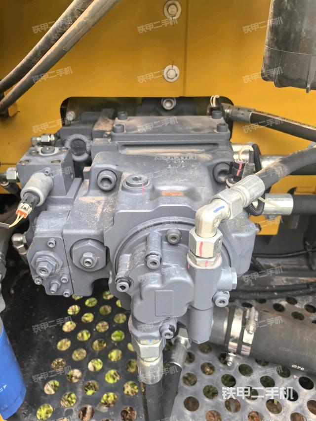 液壓泵斜45?左（大件艙室）