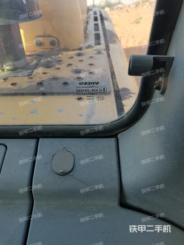 后窗玻璃角標（駕駛室部分）