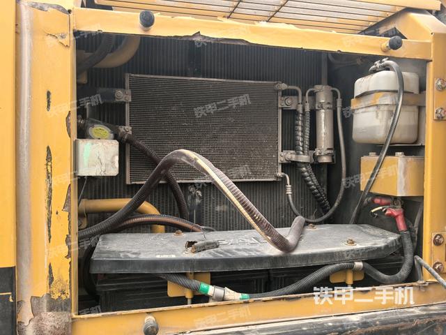 散熱器正面(大件艙室) 散熱器正面(大件艙室)