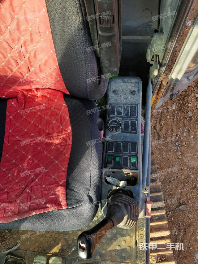 座椅左側(cè)控制臺/音響/含左手柄（駕駛室部分）