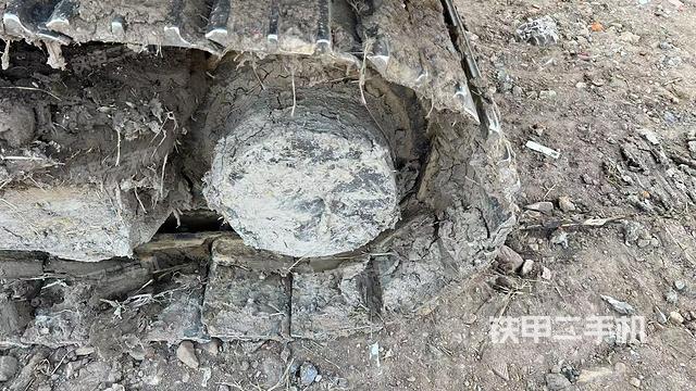 左驅(qū)動輪（行走機構(gòu)）