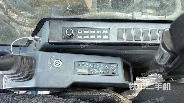 座椅右側(cè)控制臺/鑰匙門/油門/含右手柄（駕駛室部分）