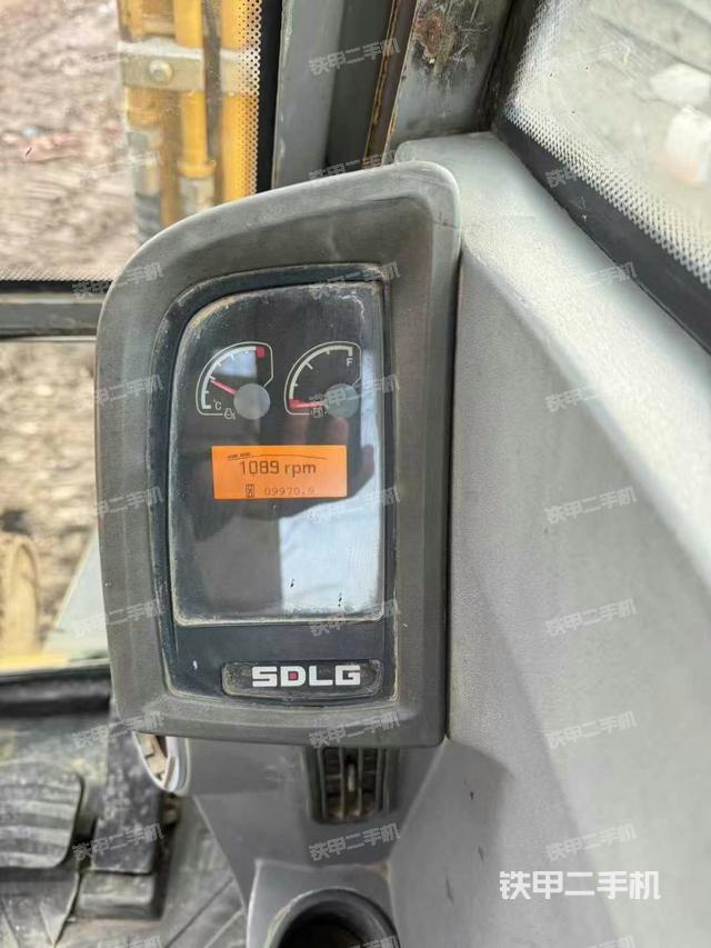 駕駛室整體（整機(jī)外觀）