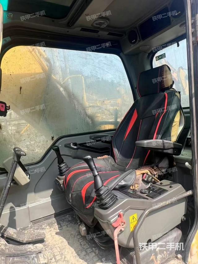 駕駛室整體（整機(jī)外觀）