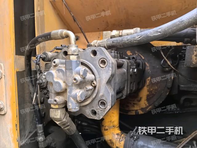 液壓泵艙室正面整體（整機(jī)外觀）