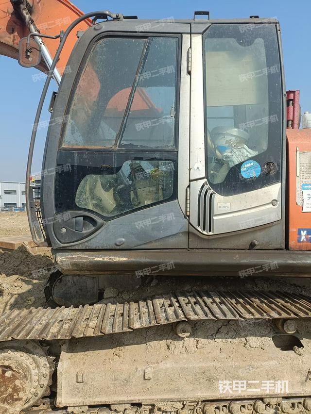 駕駛室左前45度(駕駛室部分) 駕駛室左前45度(駕駛室部分)