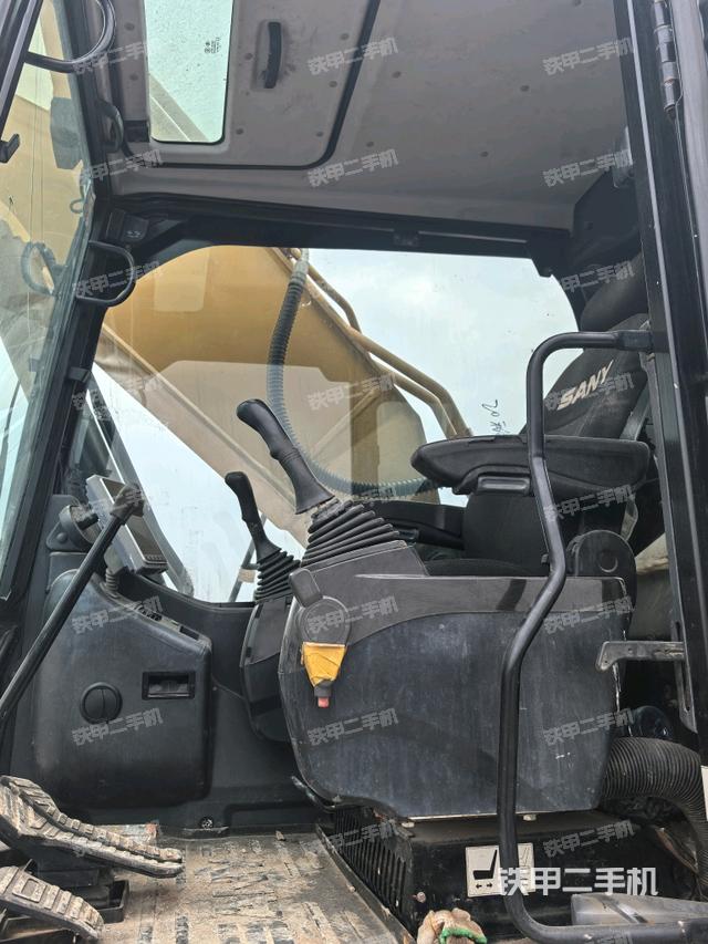 座椅左側(cè)控制臺(tái)/音響/含左手柄(駕駛室部分) 座椅左側(cè)控制臺(tái)/音響/含左手柄(駕駛室部分)