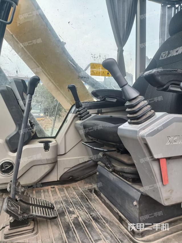 駕駛室整體(整機外觀) 駕駛室整體(整機外觀)