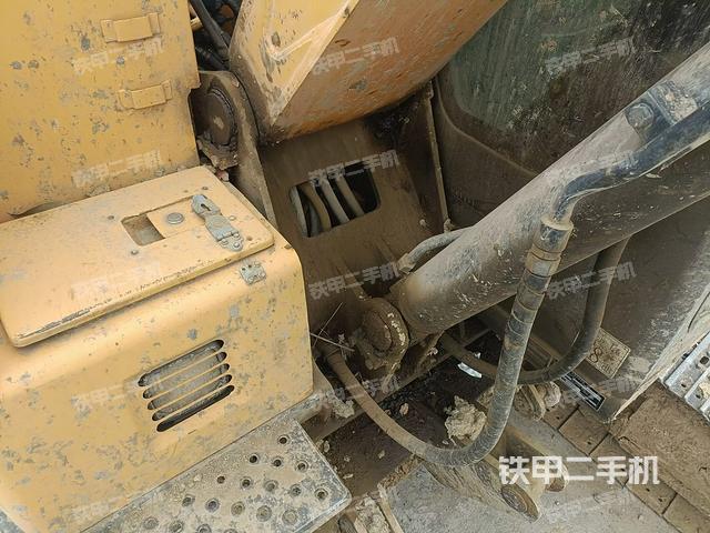 大臂根部?斜（工作和回轉(zhuǎn)裝置）