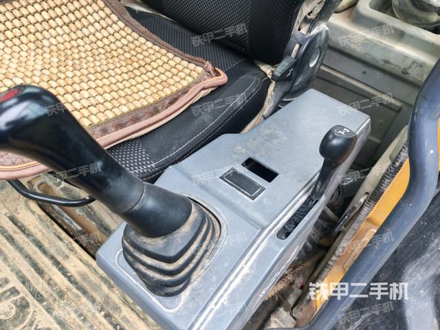 座椅左側(cè)控制臺(tái)/音響/含左手柄(駕駛室部分) 座椅左側(cè)控制臺(tái)/音響/含左手柄(駕駛室部分)