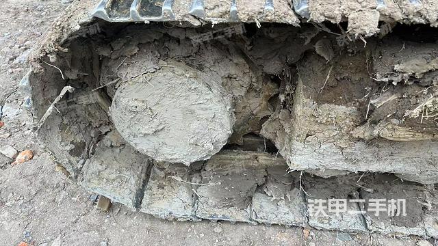 右驅(qū)動輪（行走機構(gòu)）