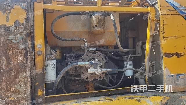 液压泵舱室正面整体（整机外观）