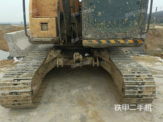 轉(zhuǎn)盤和下車架正前（工作和回轉(zhuǎn)裝置）