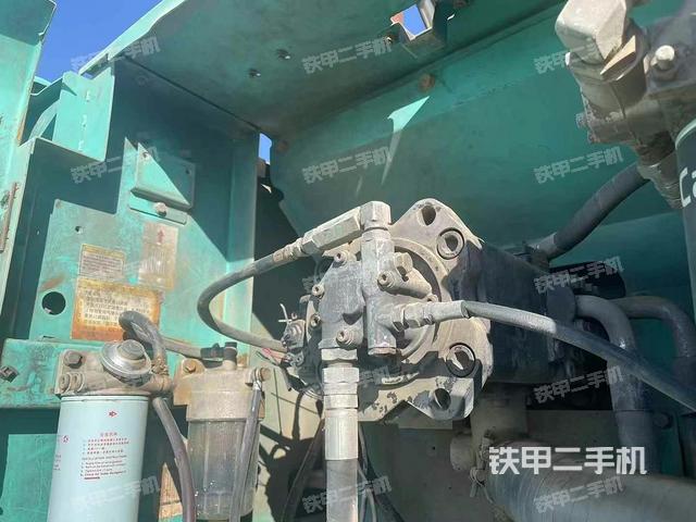 液压泵舱室正面整体（整机外观）