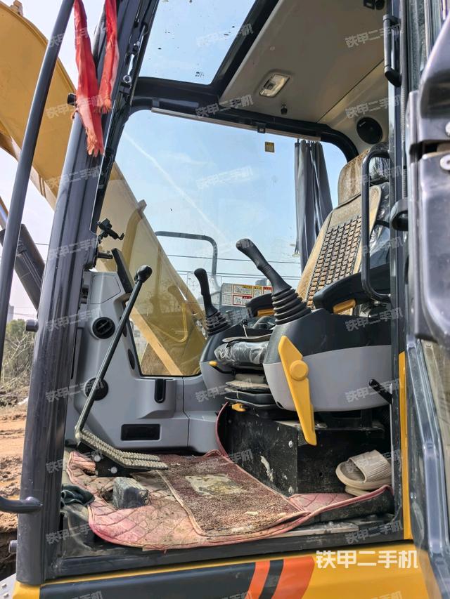 駕駛室整體（整機(jī)外觀）