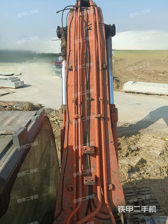 大臂背部俯視(工作和回轉(zhuǎn)裝置) 大臂背部俯視(工作和回轉(zhuǎn)裝置)