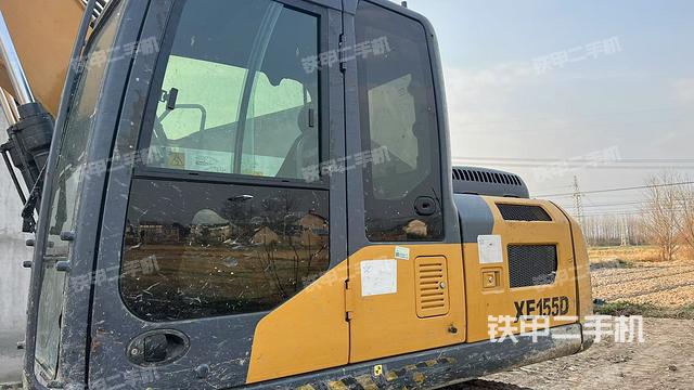 駕駛室左前45度（駕駛室部分）