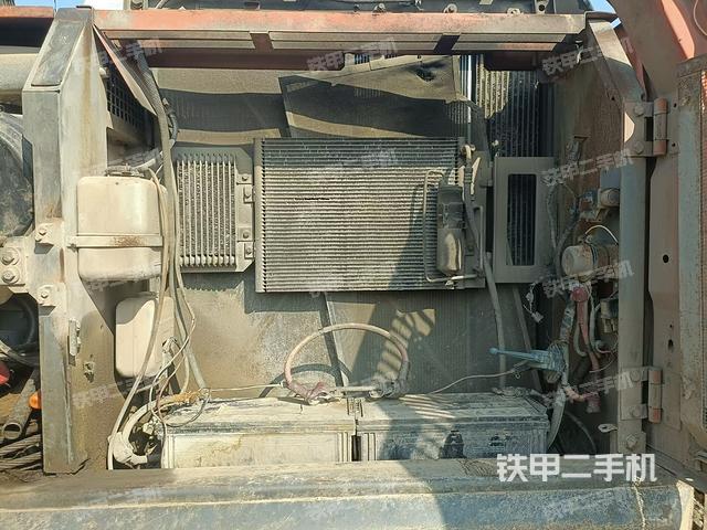 散熱器正面(大件艙室) 散熱器正面(大件艙室)