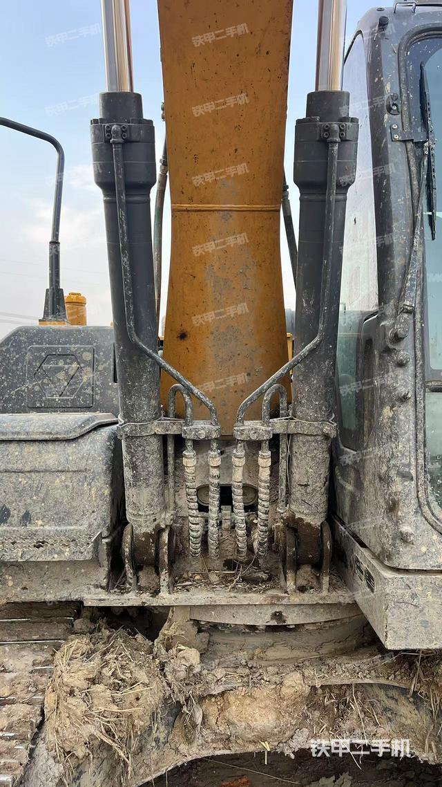 大臂油缸整體?豎拍（工作和回轉(zhuǎn)裝置）