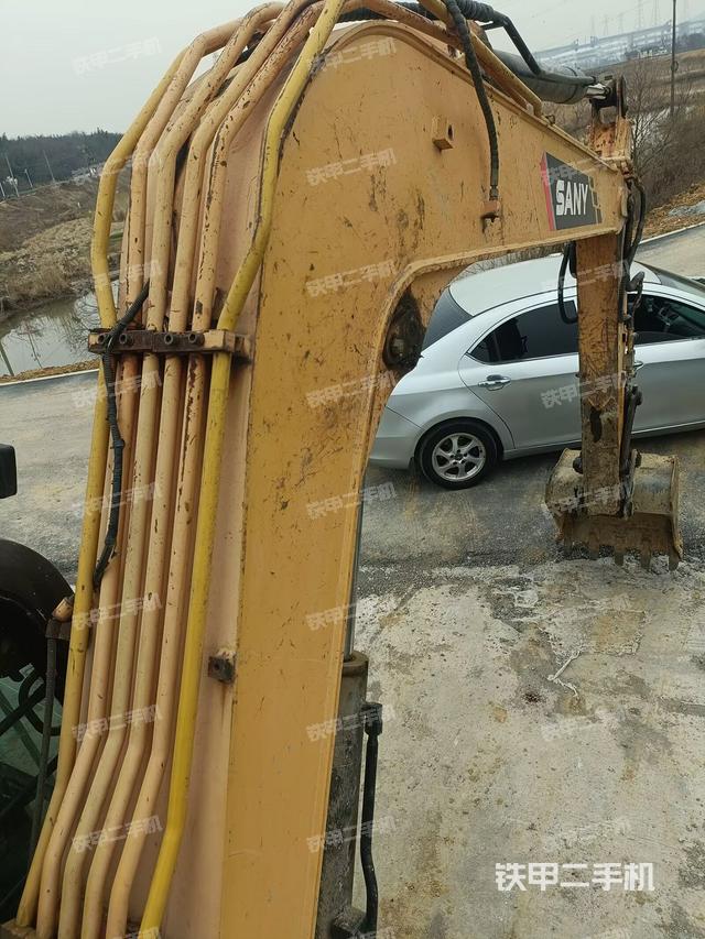 大臂背部俯視（工作和回轉(zhuǎn)裝置）