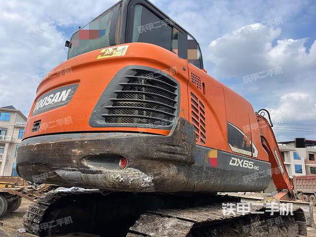 整機(jī)右后45°(整機(jī)外觀) 整機(jī)右后45°(整機(jī)外觀)