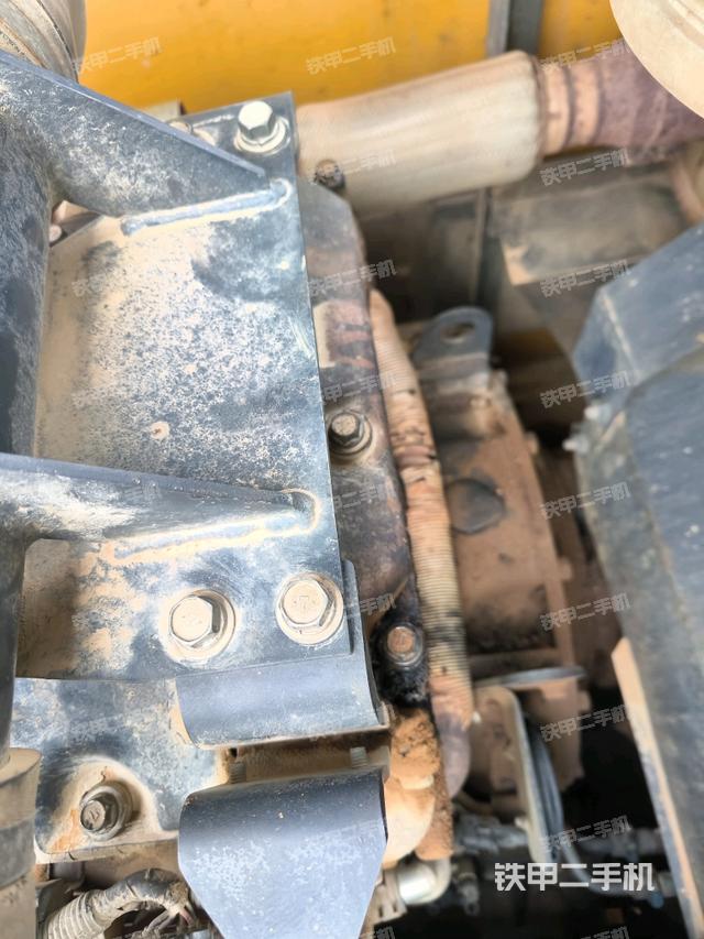 氣門(mén)室蓋螺絲特寫(xiě)（上車(chē)部件）