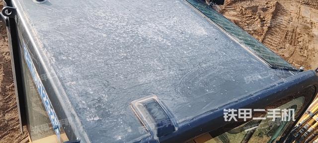 駕駛室頂部(整機外觀) 駕駛室頂部(整機外觀)