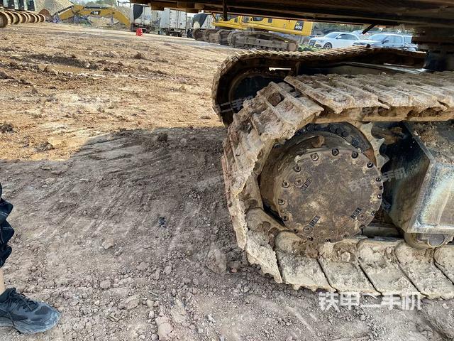 右驅(qū)動(dòng)輪（行走機(jī)構(gòu)）