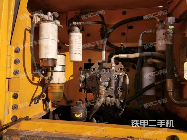 液壓泵斜45?右（大件艙室）