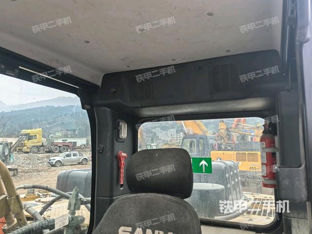 座椅后部(駕駛室部分) 座椅后部(駕駛室部分)