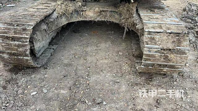 轉(zhuǎn)盤和下車架正前（工作和回轉(zhuǎn)裝置）