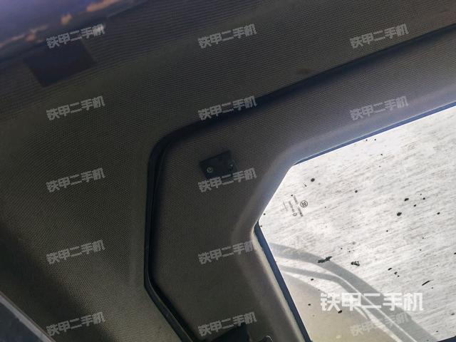 行走控制手柄和踏板?俯拍(駕駛室部分) 行走控制手柄和踏板?俯拍(駕駛室部分)