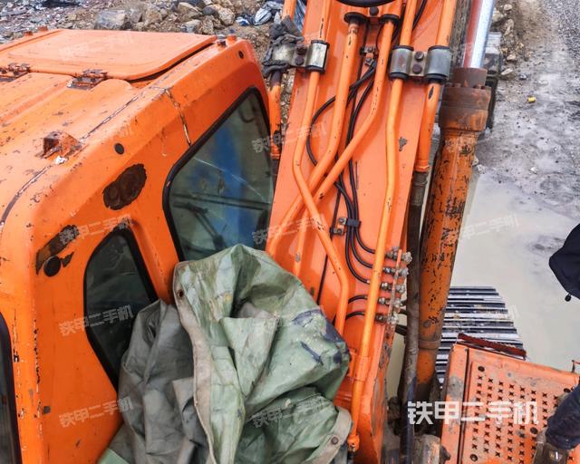 大臂背部俯視(工作和回轉(zhuǎn)裝置) 大臂背部俯視(工作和回轉(zhuǎn)裝置)