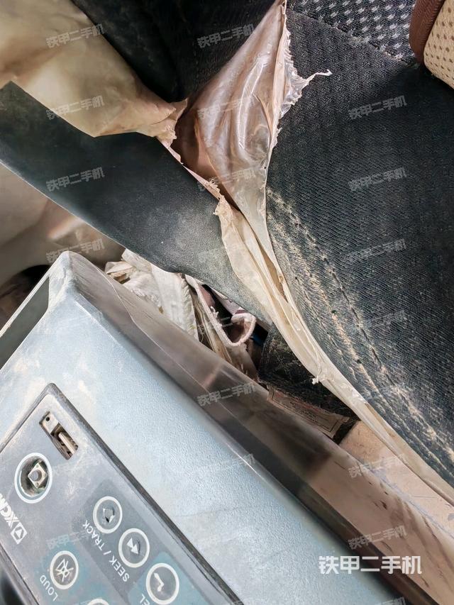 駕駛室左后45度(駕駛室部分) 駕駛室左后45度(駕駛室部分)