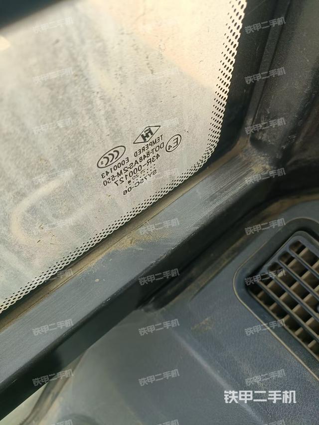 后窗玻璃角標（駕駛室部分）