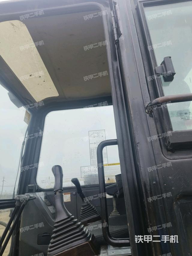 ?駕駛室正側(cè)（駕駛室部分）