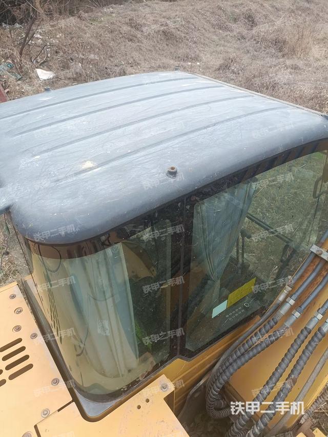 駕駛室頂部(整機外觀) 駕駛室頂部(整機外觀)