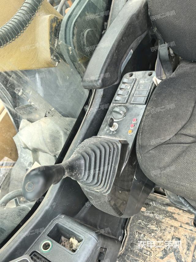 后窗玻璃角標(biāo)(駕駛室部分) 后窗玻璃角標(biāo)(駕駛室部分)