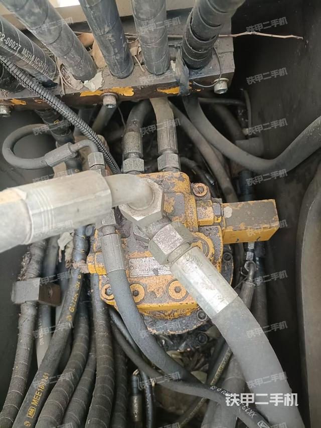 回轉(zhuǎn)馬達（上車部件）